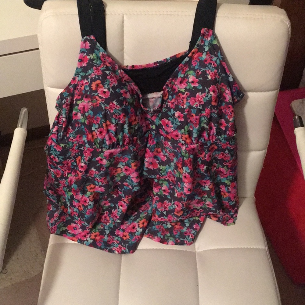 Ruffle swim suit top